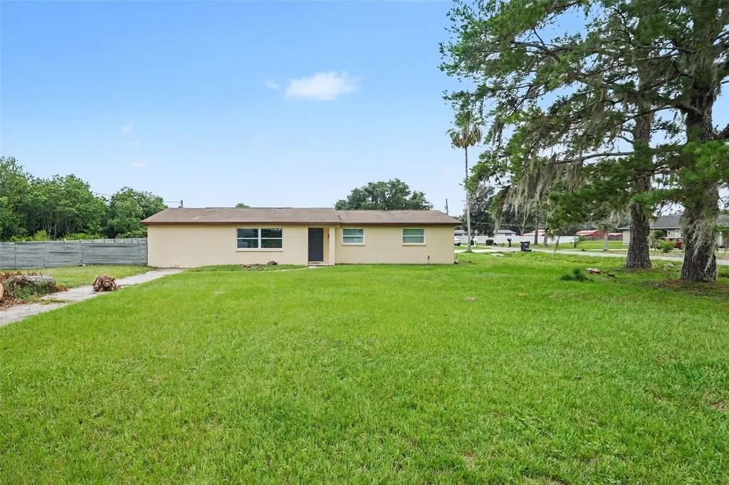 9220 Mcintosh Road Dover FL 33527