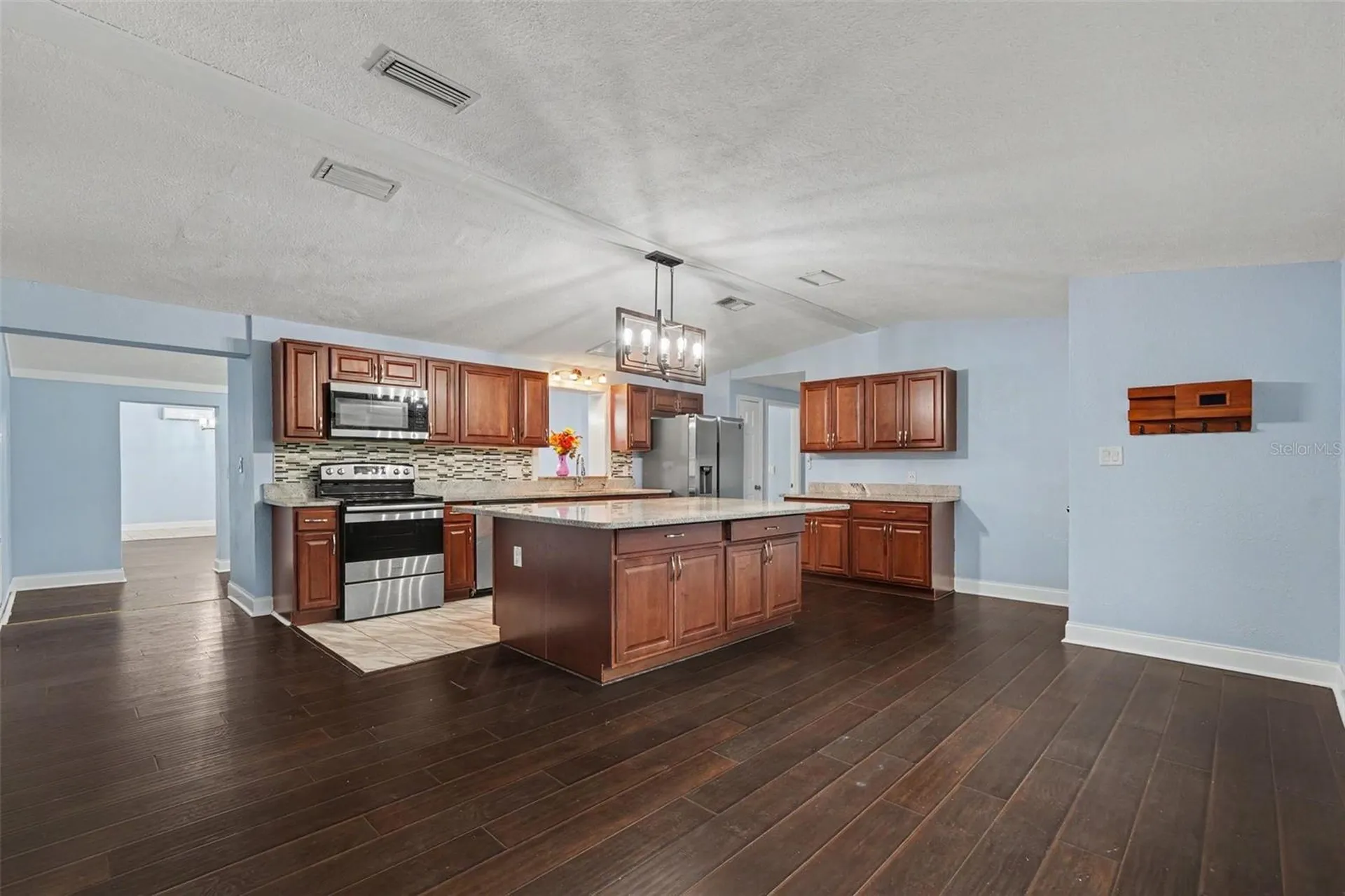 9220 Mcintosh Road Dover FL 33527
