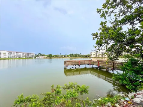 4204 Heron Way Bradenton FL 34205
