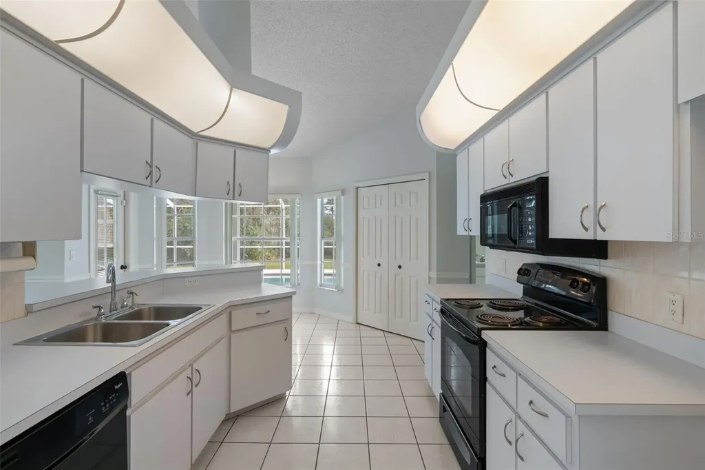 7401 Blackbird Avenue Weeki Wachee FL 34613
