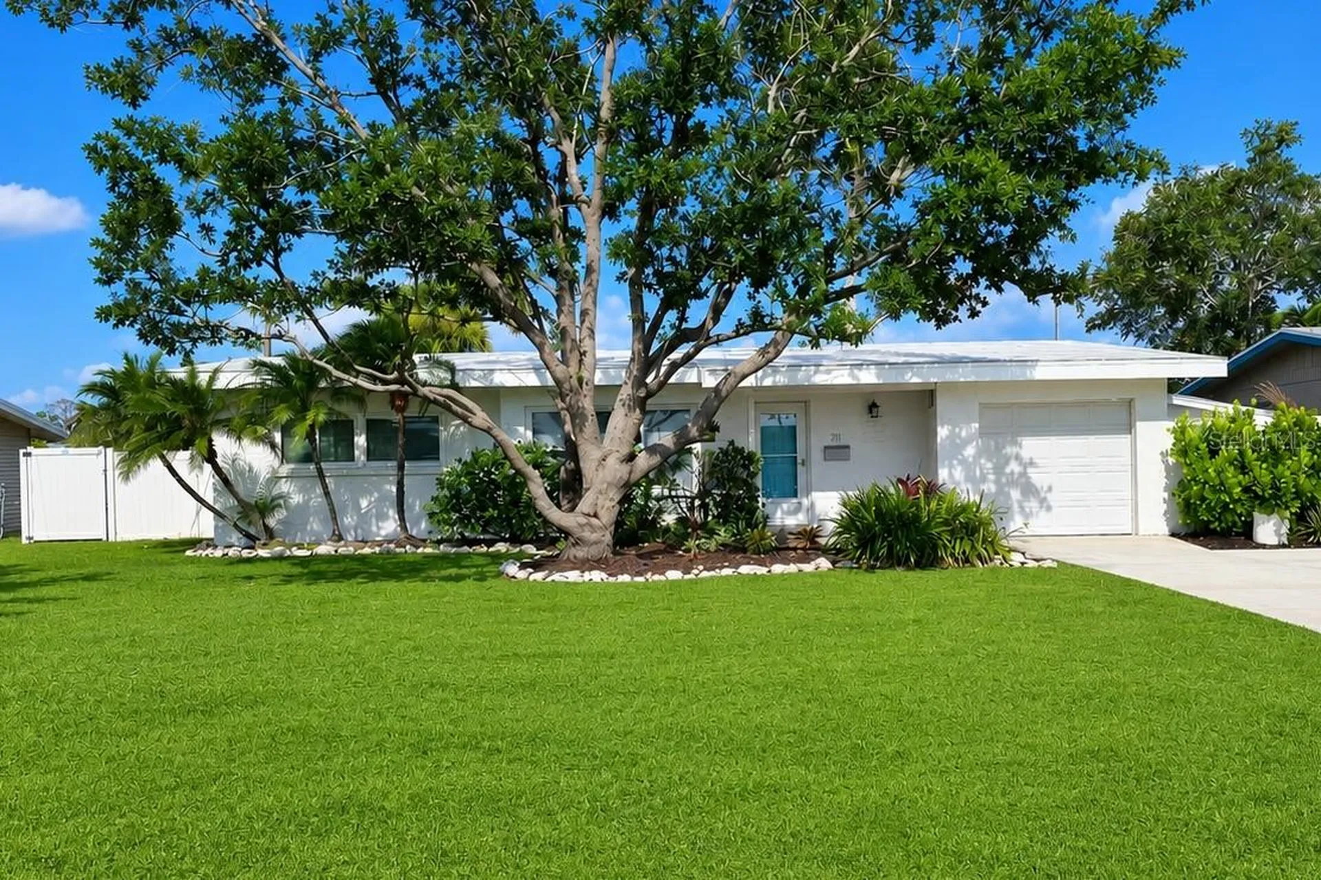 211 22nd Street NE Bradenton FL 34208