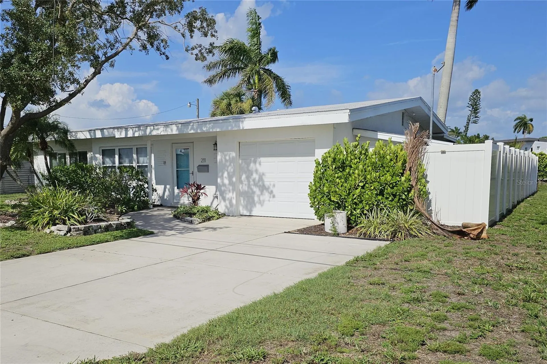 211 22nd Street NE Bradenton FL 34208