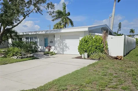 211 22nd Street NE Bradenton FL 34208