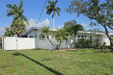 211 22nd Street NE Bradenton FL 34208