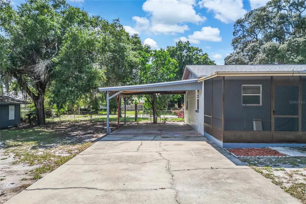 922 Bates Avenue Eustis FL 32726