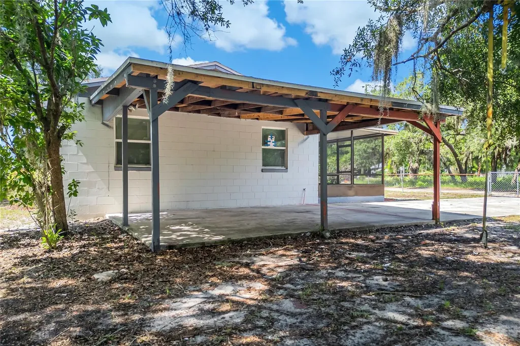 922 Bates Avenue Eustis FL 32726