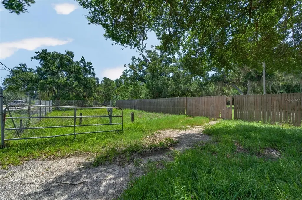 805 E Shell Point Road Ruskin FL 33570