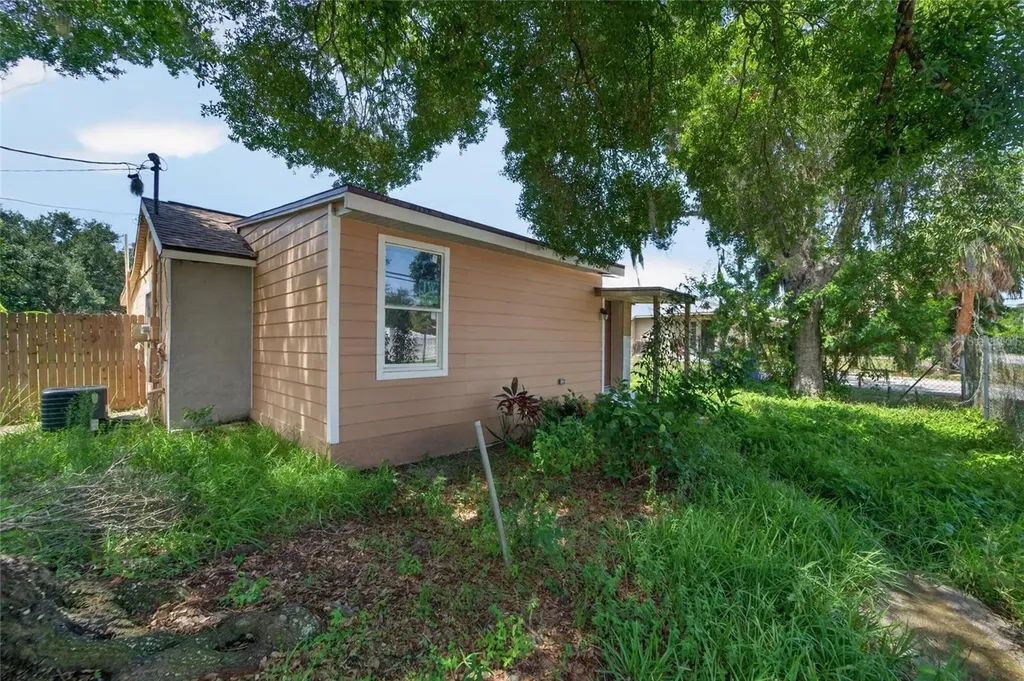 805 E Shell Point Road Ruskin FL 33570