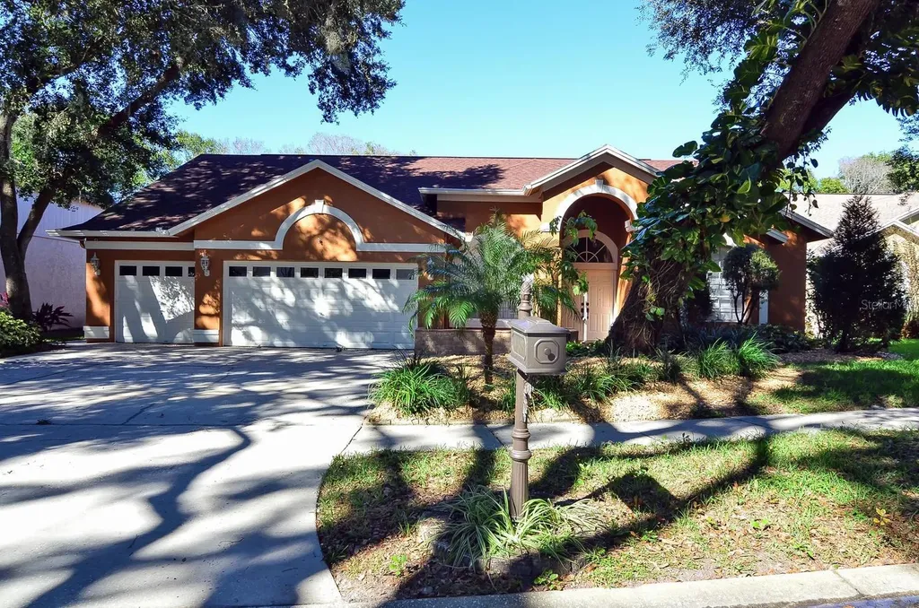 4305 Round Lake Court Tampa FL 33618