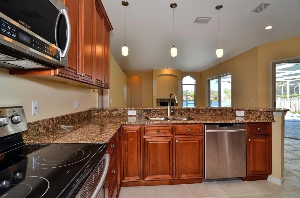 4305 Round Lake Court Tampa FL 33618