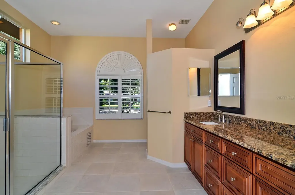 4305 Round Lake Court Tampa FL 33618