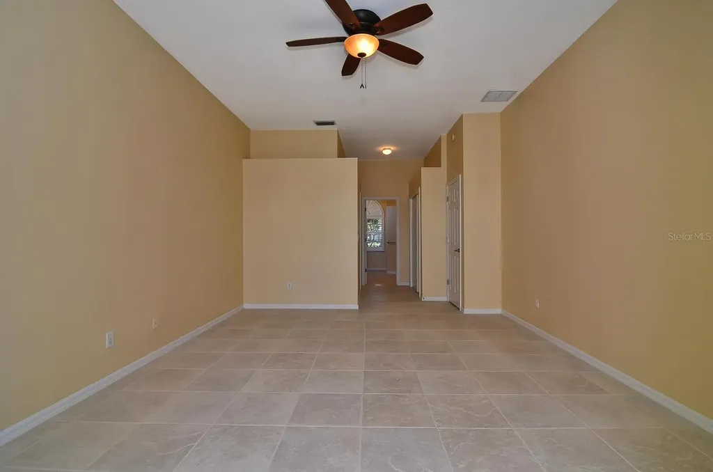 4305 Round Lake Court Tampa FL 33618