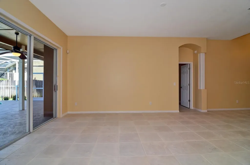 4305 Round Lake Court Tampa FL 33618