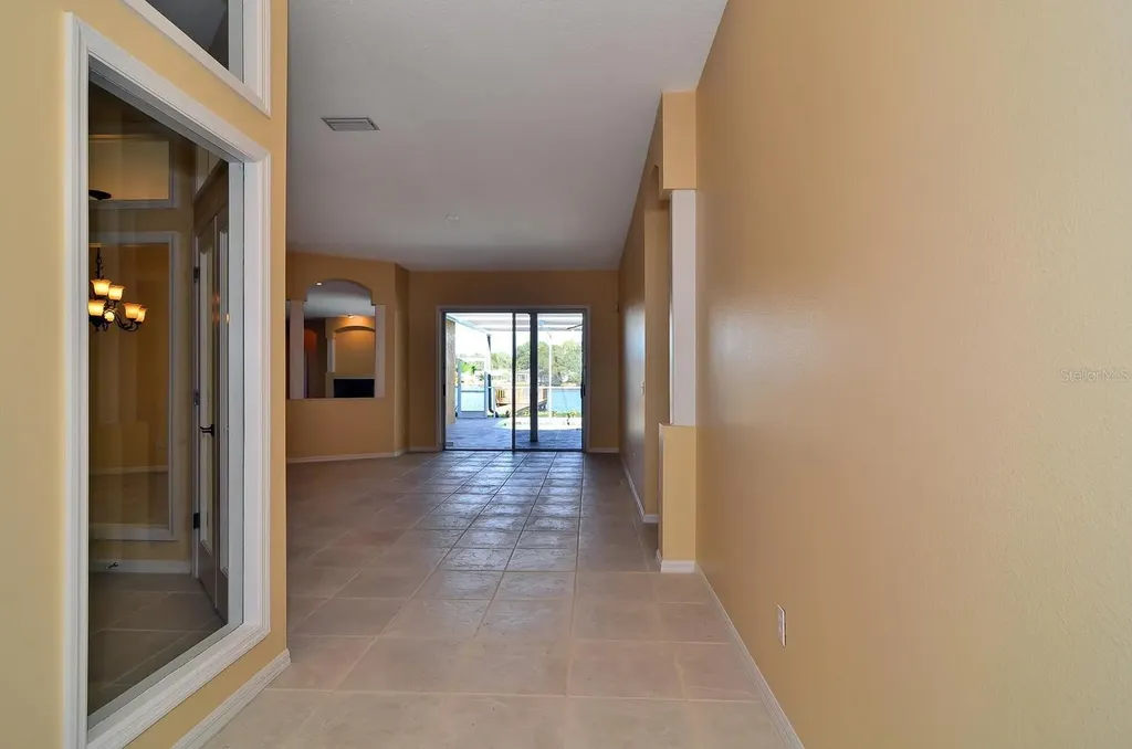 4305 Round Lake Court Tampa FL 33618