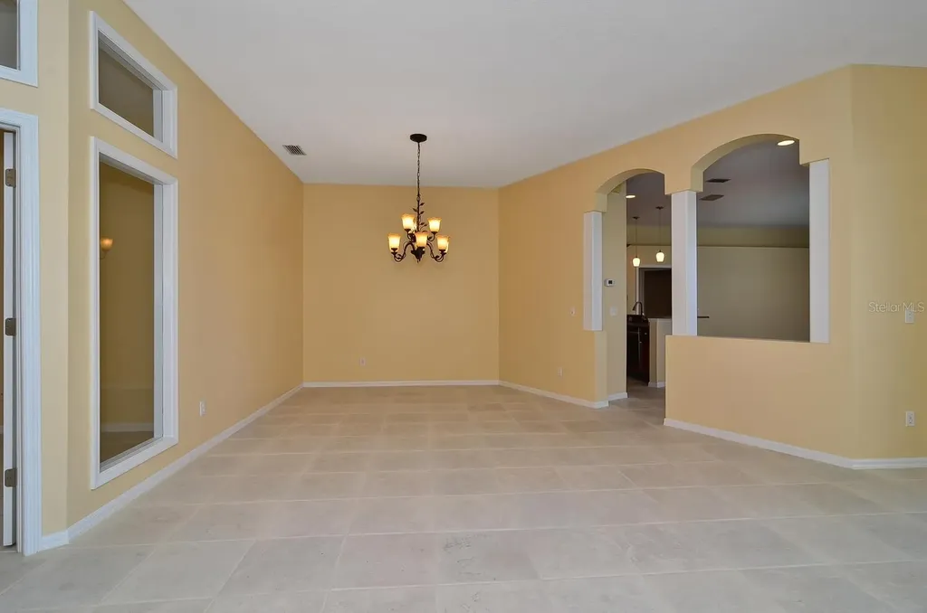 4305 Round Lake Court Tampa FL 33618