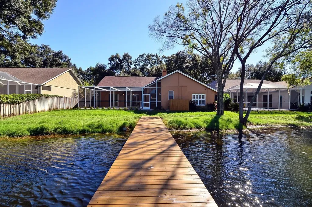 4305 Round Lake Court Tampa FL 33618