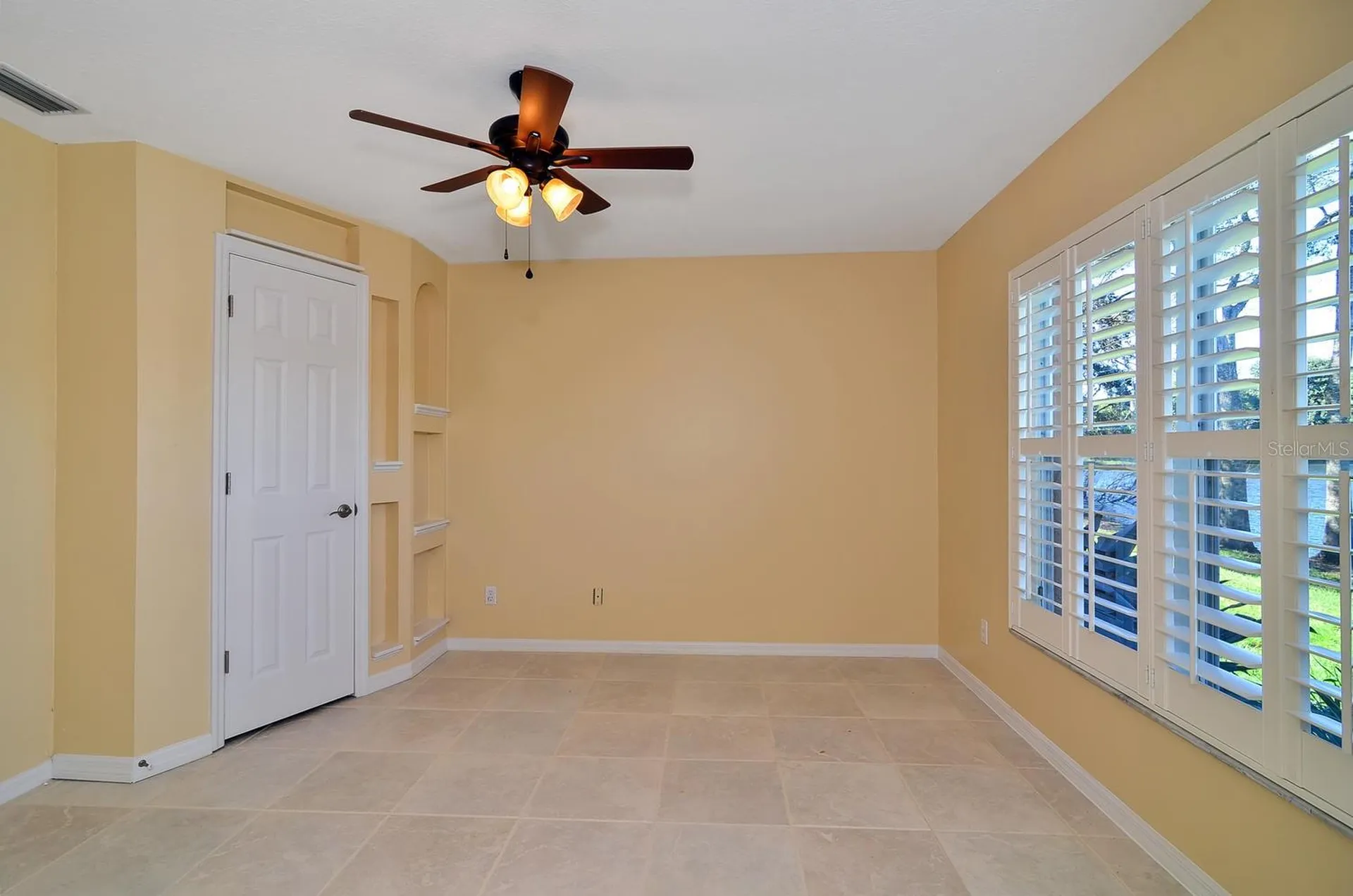 4305 Round Lake Court Tampa FL 33618