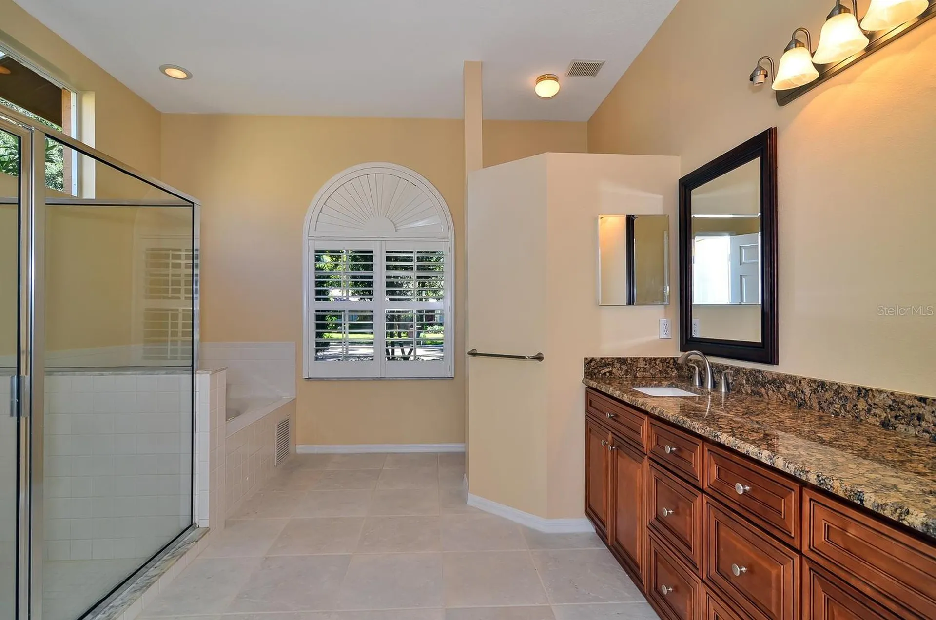4305 Round Lake Court Tampa FL 33618