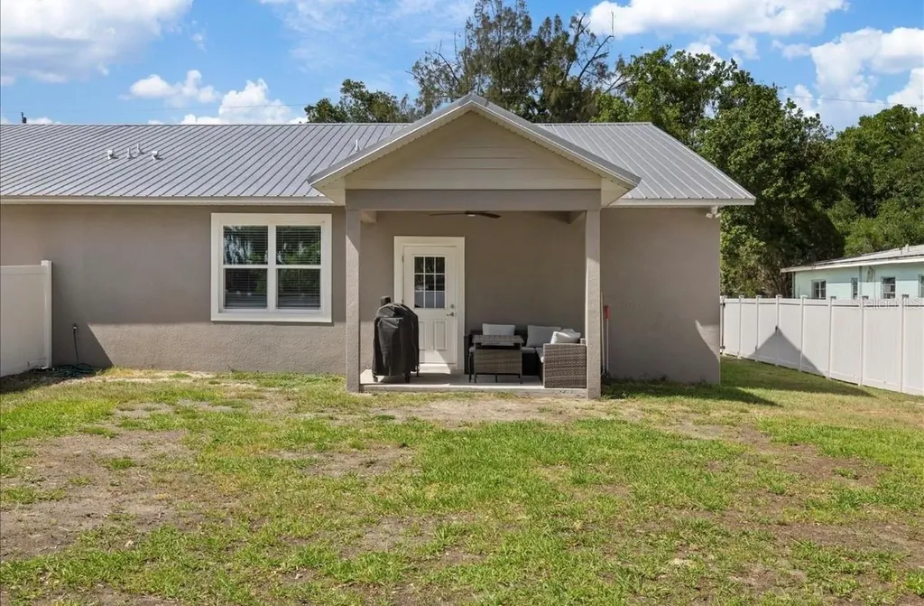 1311 W Washington Street Plant City FL 33563