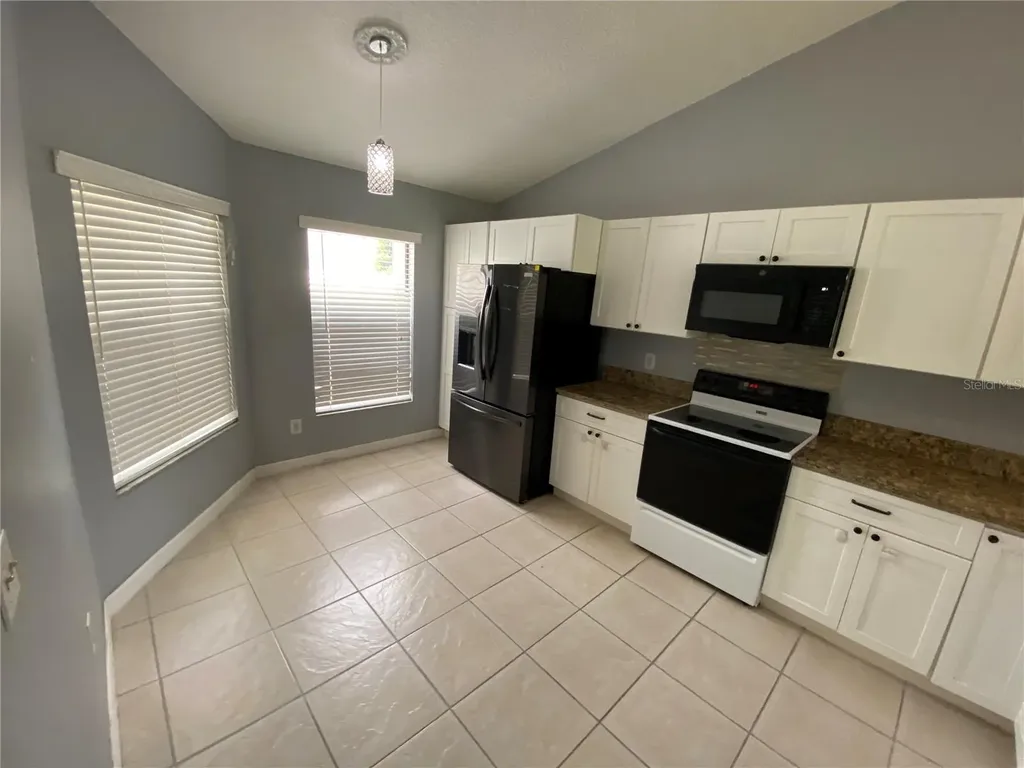82 Lakepointe Circle Kissimmee FL 34743