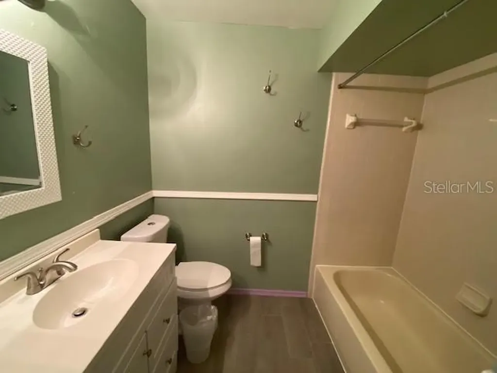 82 Lakepointe Circle Kissimmee FL 34743