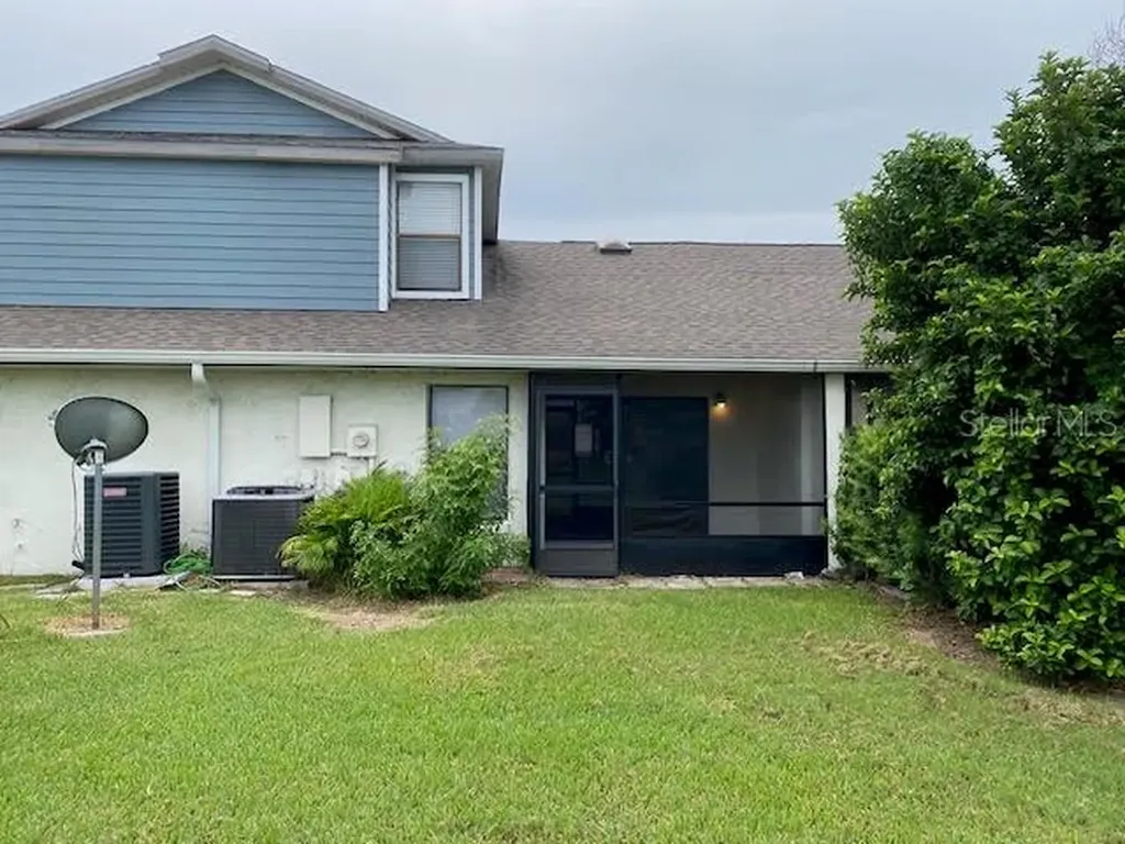 82 Lakepointe Circle Kissimmee FL 34743