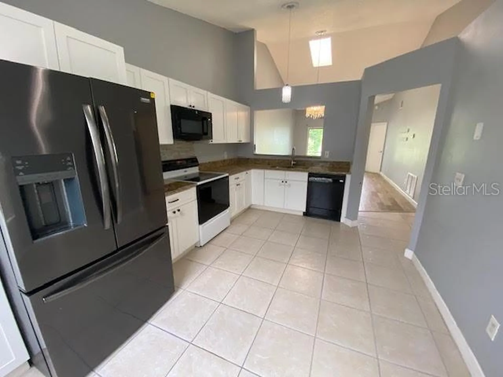 82 Lakepointe Circle Kissimmee FL 34743