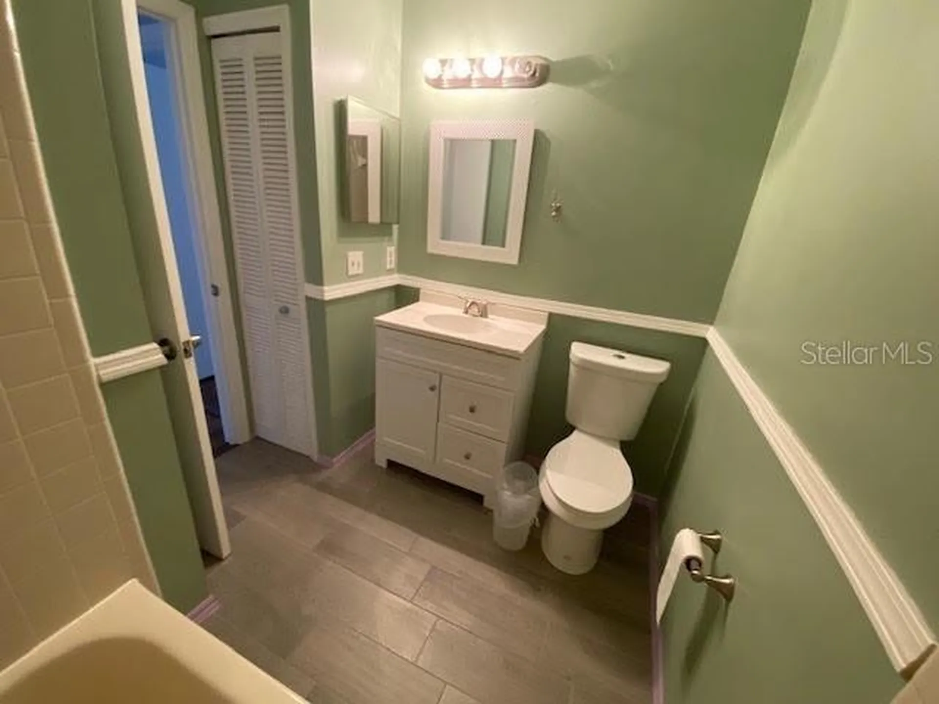 82 Lakepointe Circle Kissimmee FL 34743