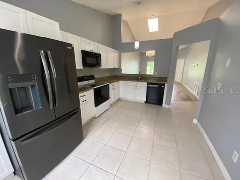 82 Lakepointe Circle Kissimmee FL 34743