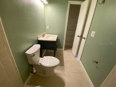 82 Lakepointe Circle Kissimmee FL 34743