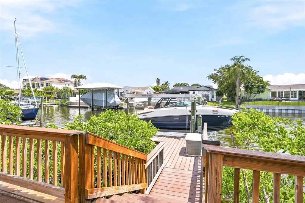 10627 Hatteras Drive SW Tampa FL 33615