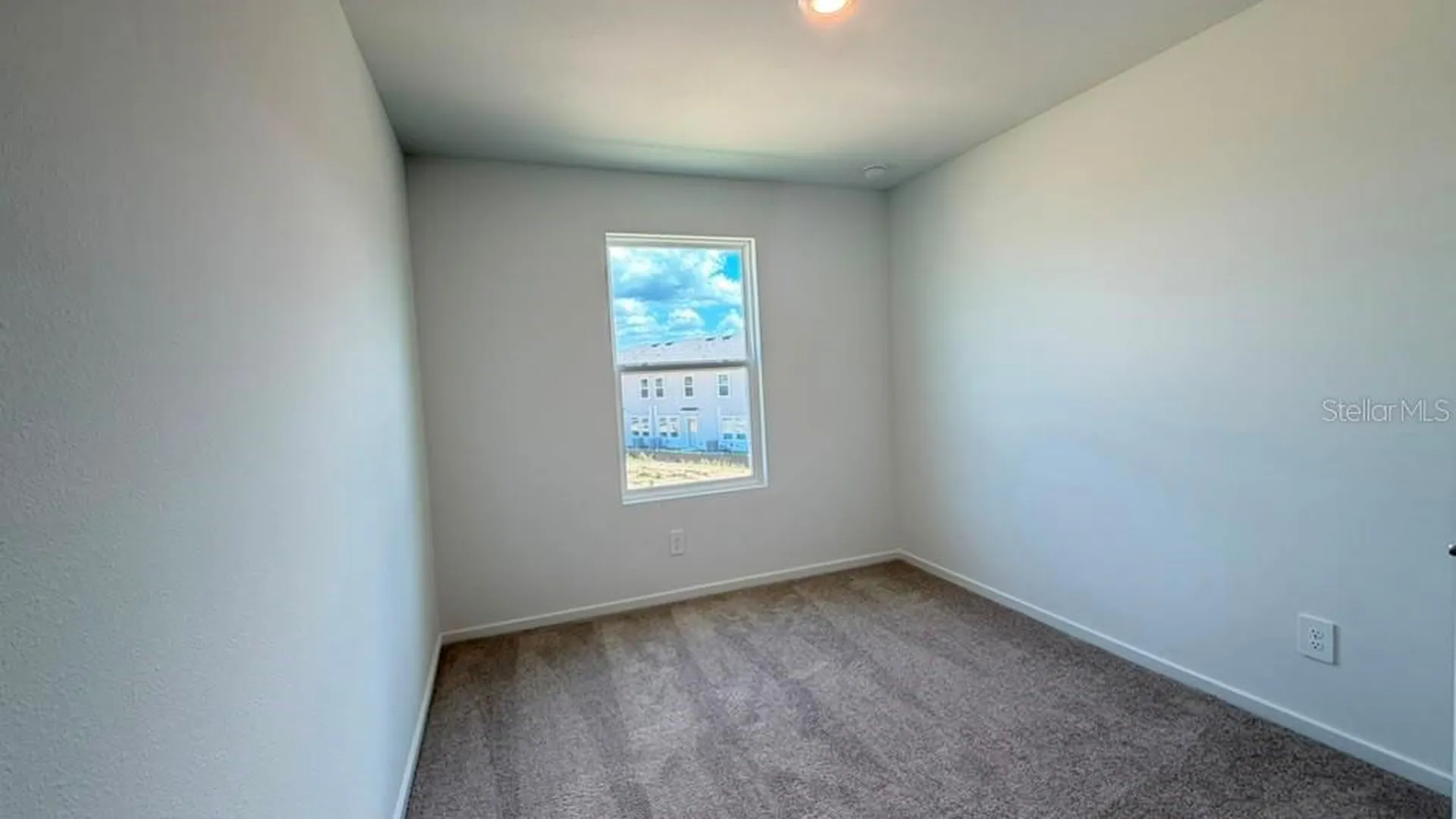 943 Phoenix Street Davenport FL 33837