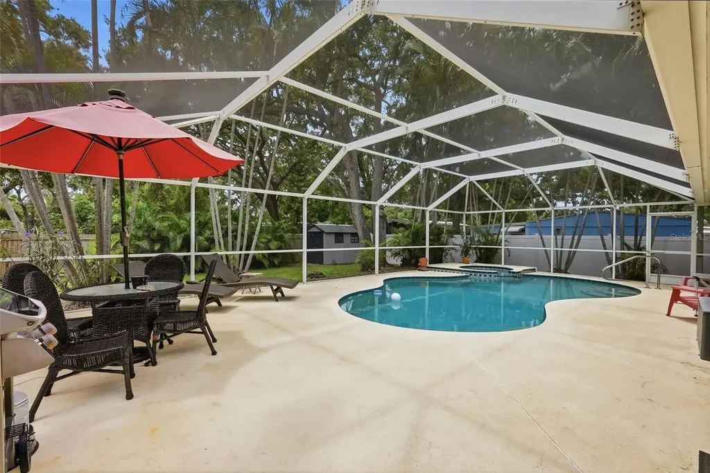 4989 162nd Avenue N Clearwater FL 33760