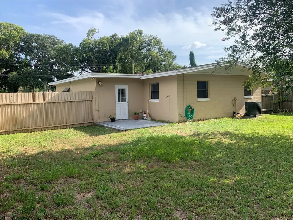 1915 Weeks Avenue Orlando FL 32806