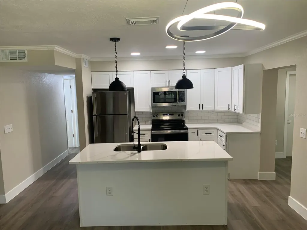 1915 Weeks Avenue Orlando FL 32806