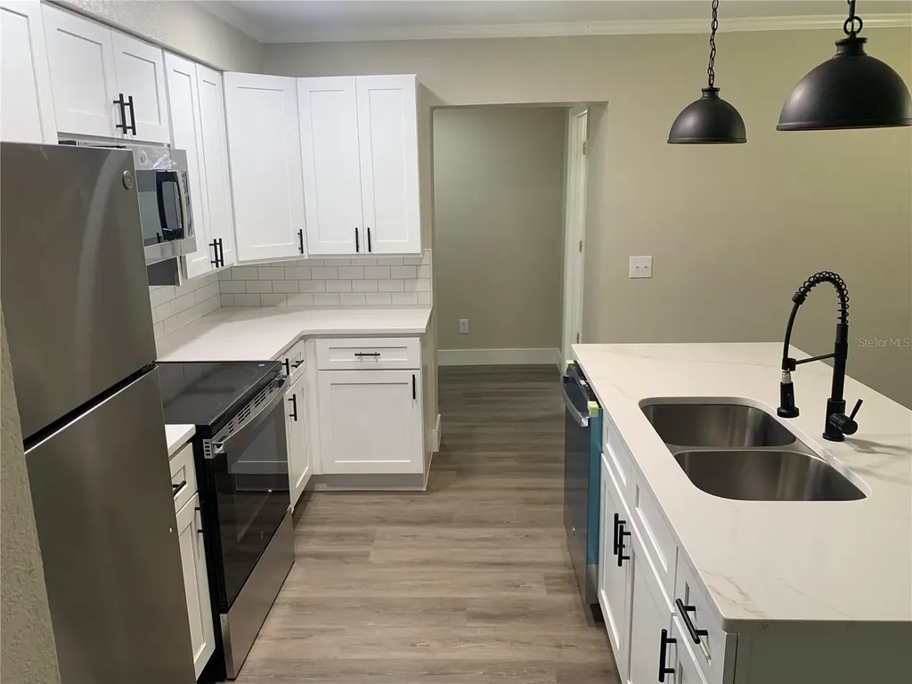 1915 Weeks Avenue Orlando FL 32806
