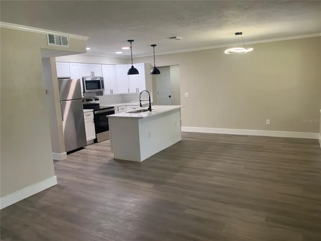 1915 Weeks Avenue Orlando FL 32806