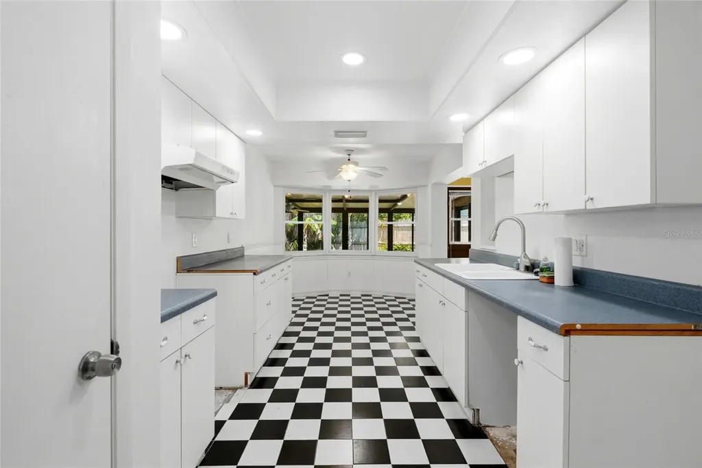 2711 Gulf Gate Drive Sarasota FL 34231