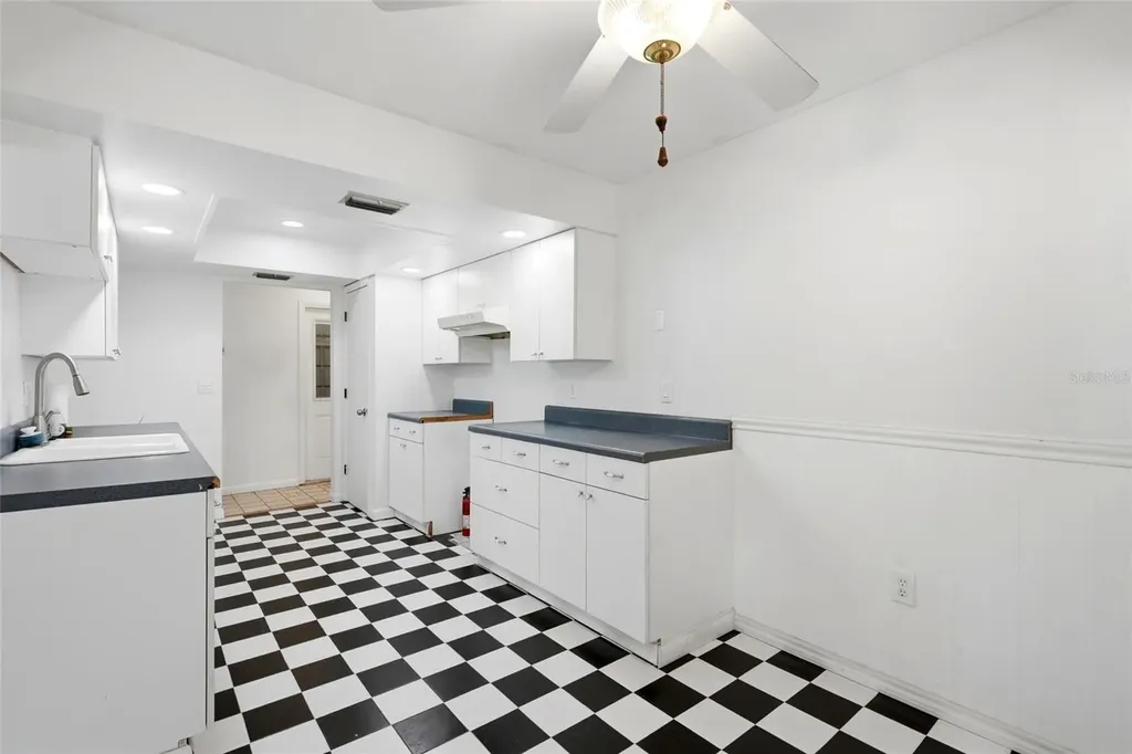 2711 Gulf Gate Drive Sarasota FL 34231