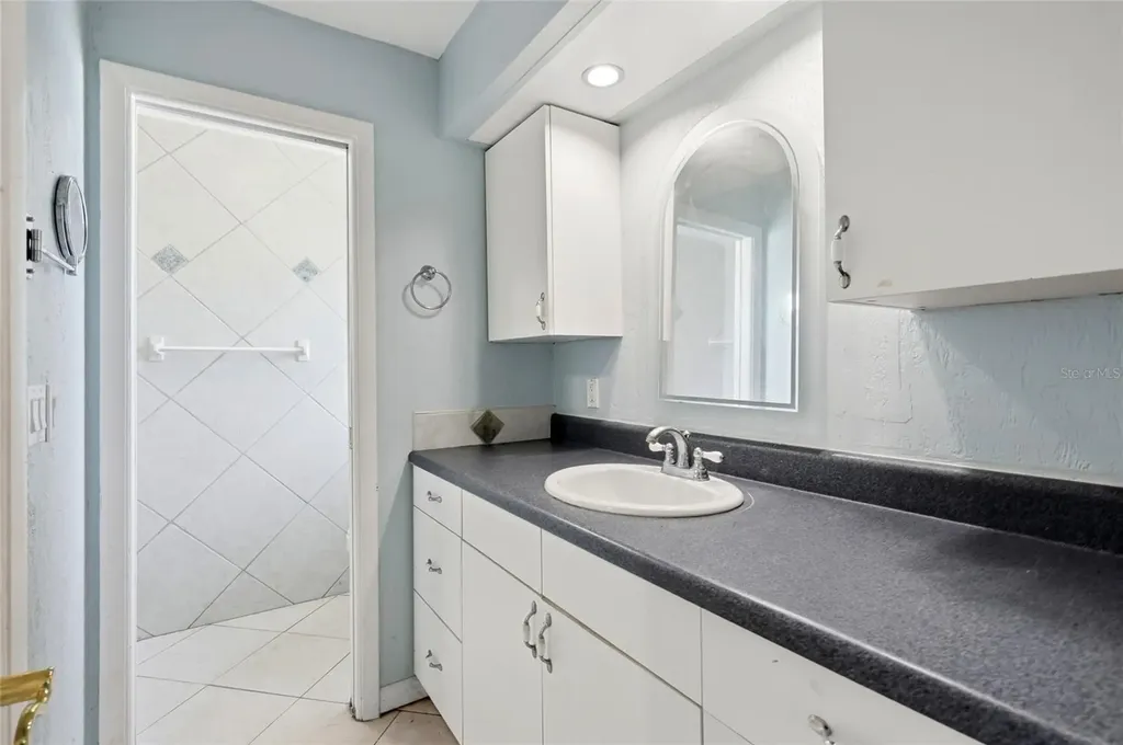 2711 Gulf Gate Drive Sarasota FL 34231