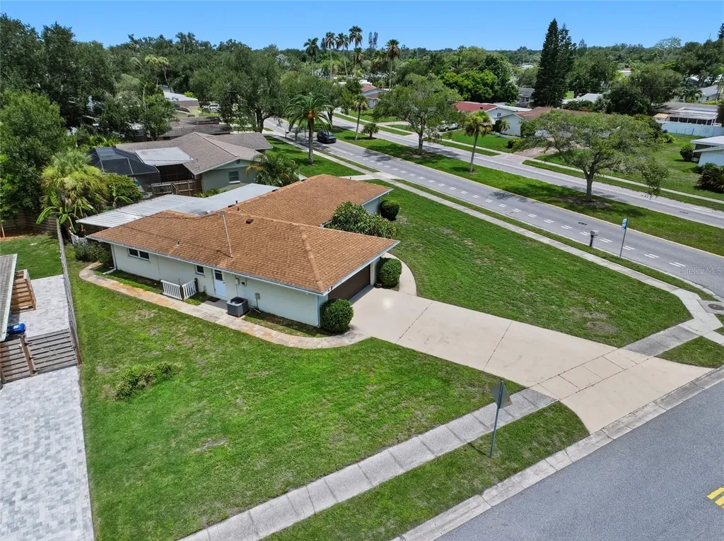 2711 Gulf Gate Drive Sarasota FL 34231