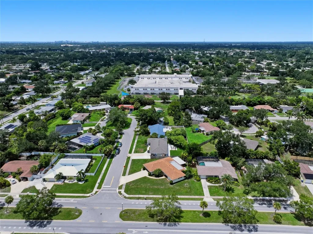 2711 Gulf Gate Drive Sarasota FL 34231