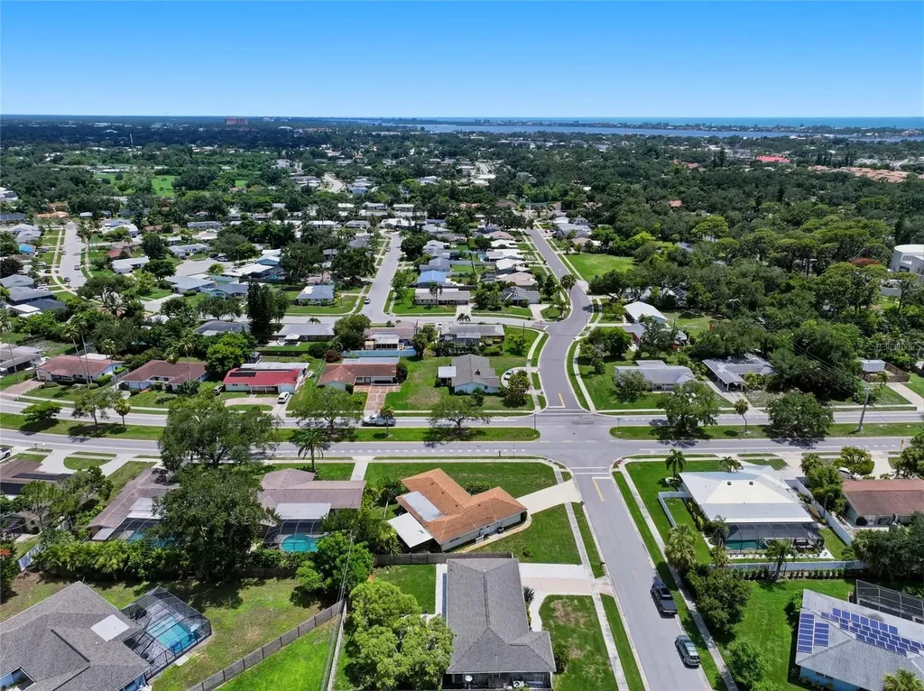 2711 Gulf Gate Drive Sarasota FL 34231