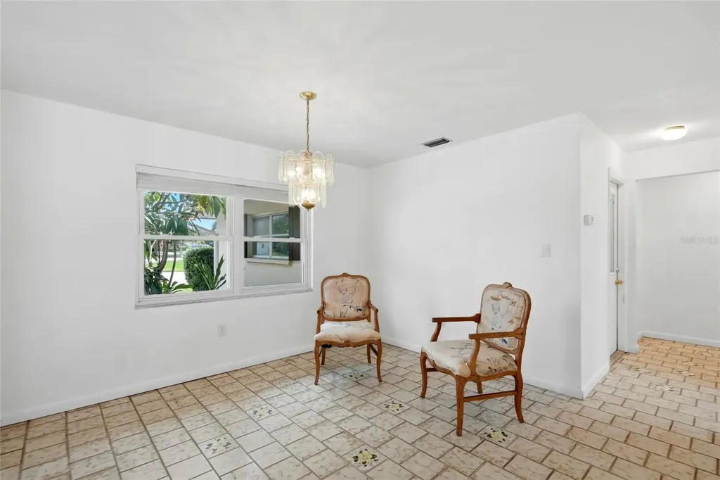 2711 Gulf Gate Drive Sarasota FL 34231