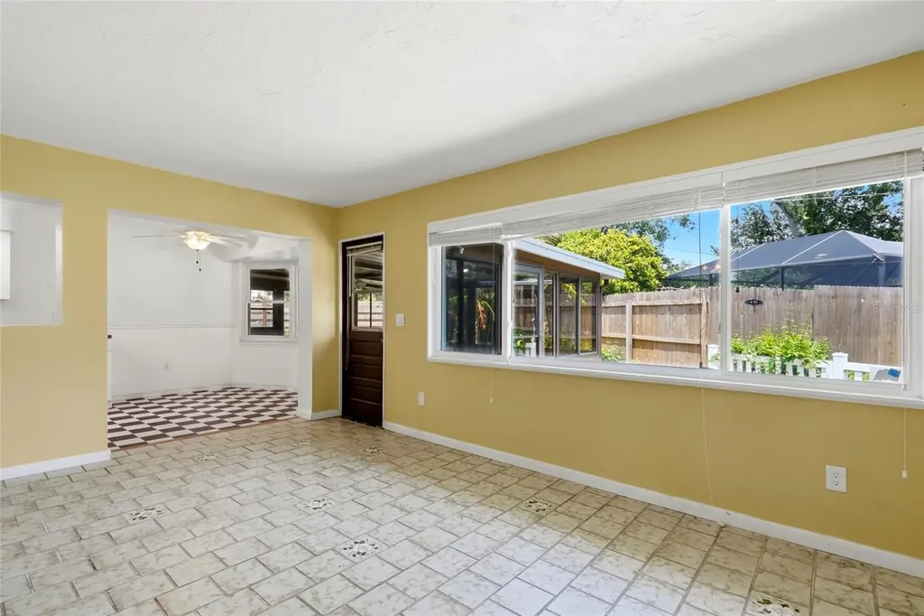 2711 Gulf Gate Drive Sarasota FL 34231