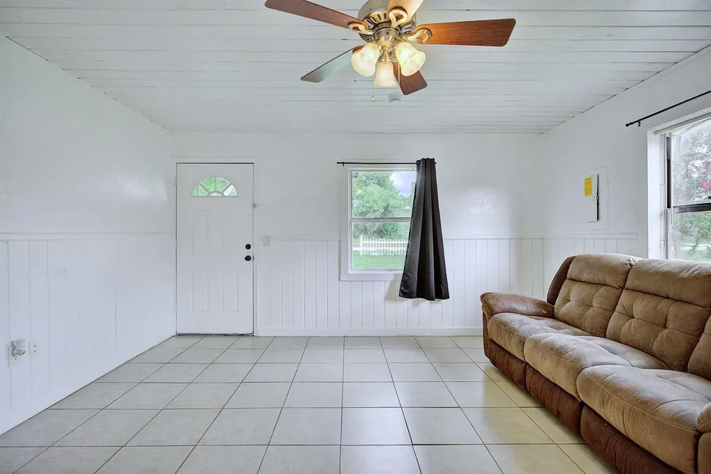 131 Wiggins Avenue Avon Park FL 33825