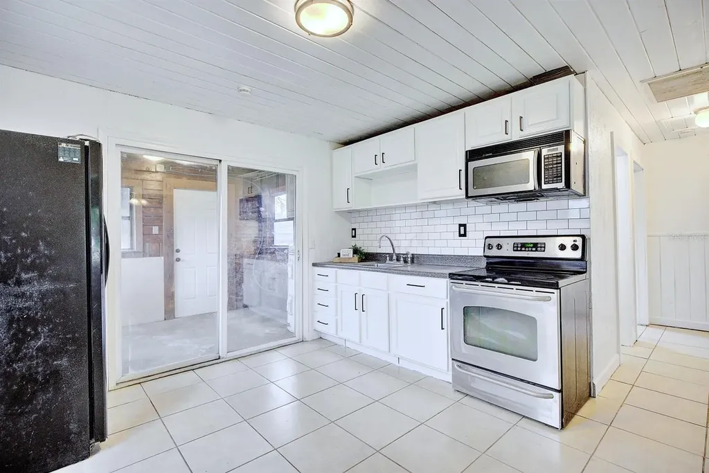 131 Wiggins Avenue Avon Park FL 33825