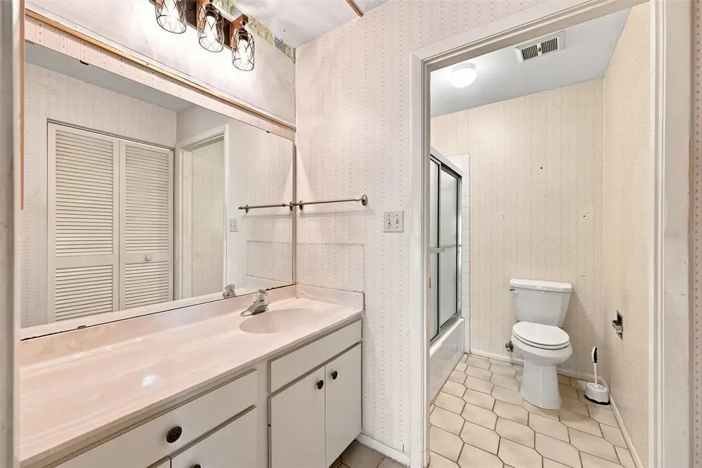 240 Sherwood Drive Bradenton FL 34210