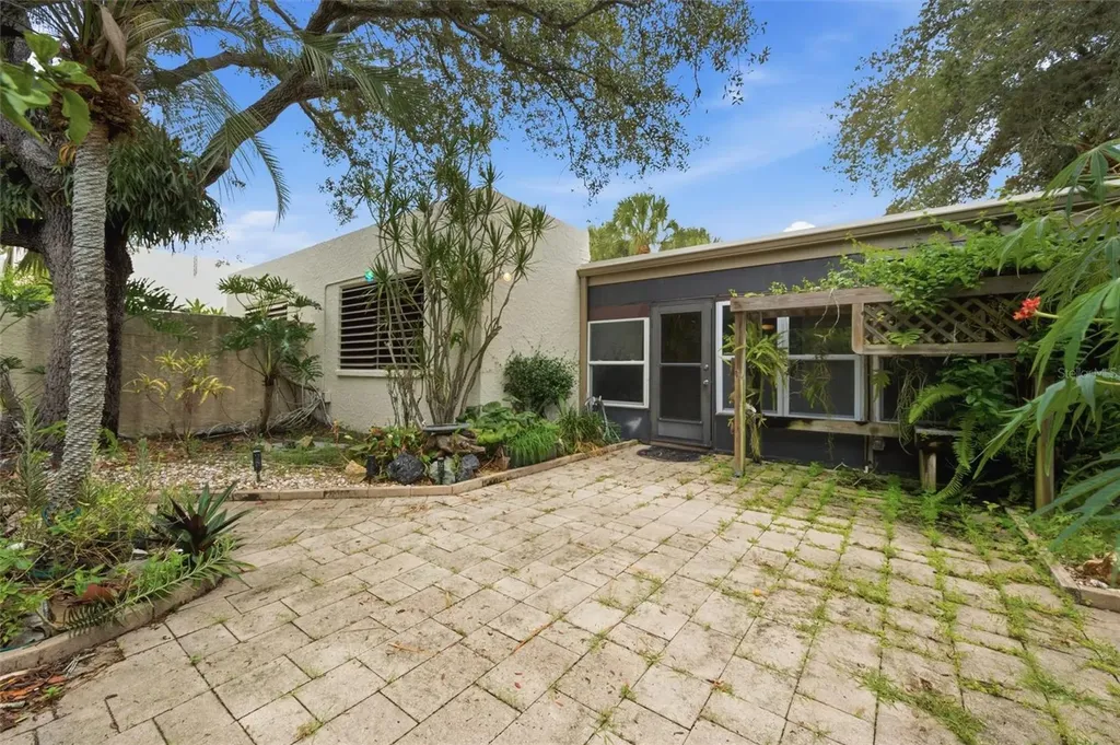 240 Sherwood Drive Bradenton FL 34210