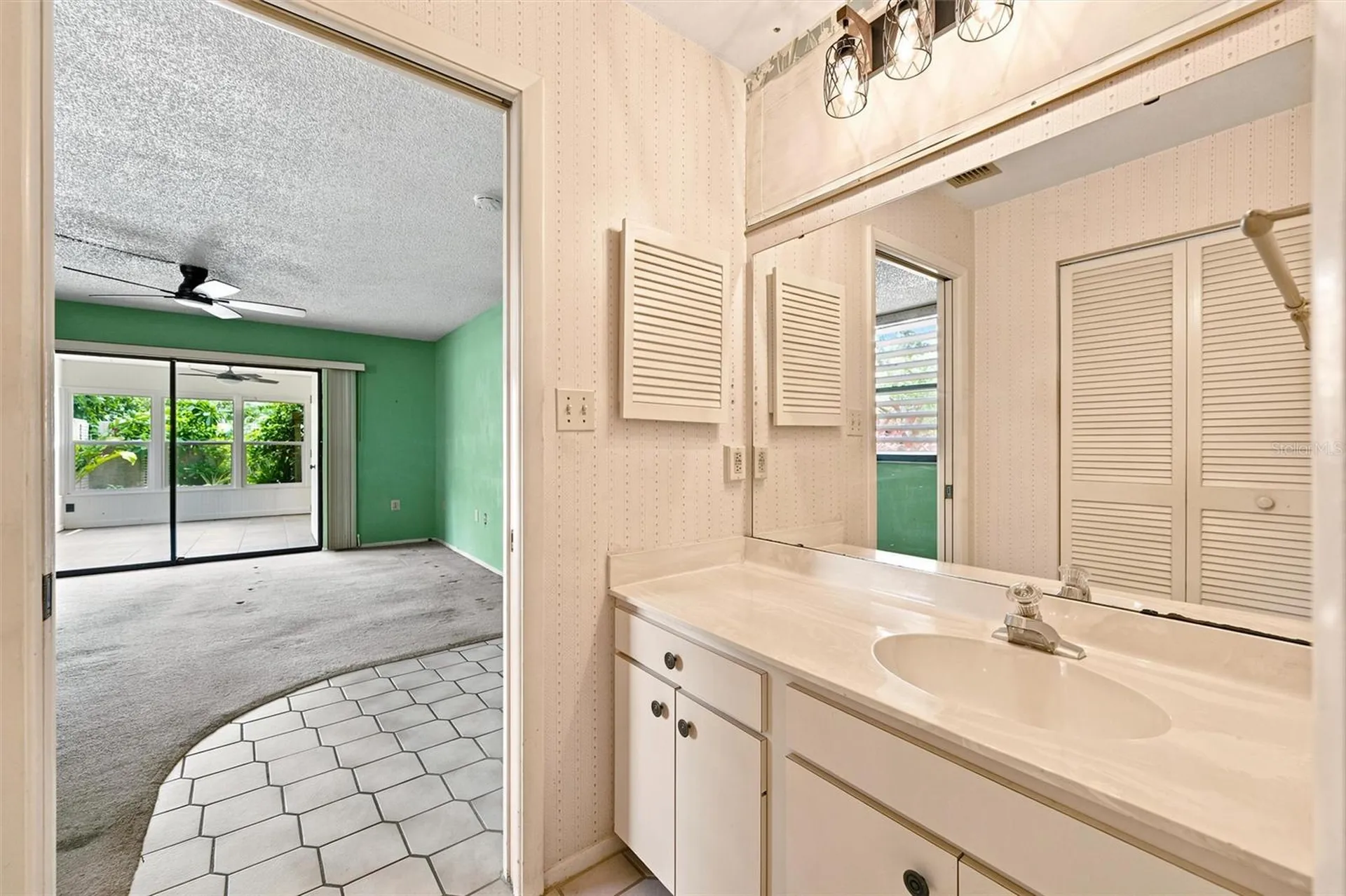 240 Sherwood Drive Bradenton FL 34210